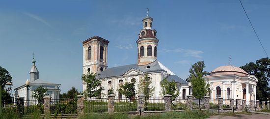 Соборный комплекс. (cлева-направо): Никольская церковь, Благовещенский собор (1764—1795) и Казанская часовня (1864, арх. Г.Ершов)