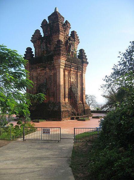 Тямская башня Тхапнян (Thp Nhn) — символ города