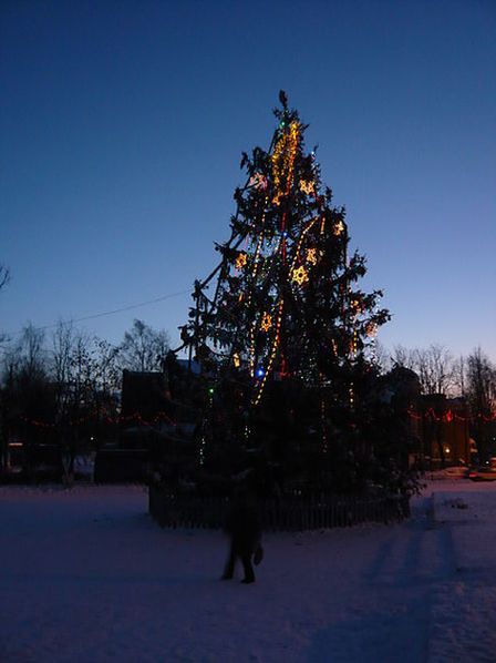 Новогодняя ёлка на центральной площади города Кувшиново