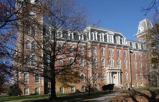 Здание Университета Арканзаса