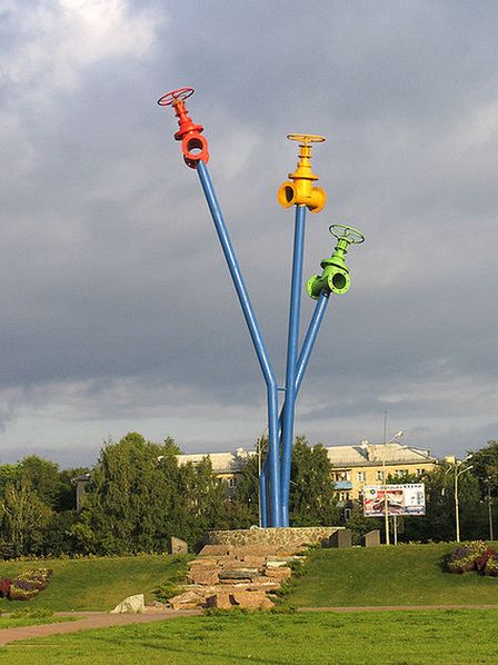 Памятник в честь 200-летия первого российского водопровода.