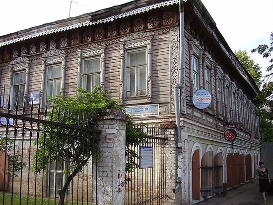Йошкар-Ола. Старая часть города. Бывший дом купца Наумова (памятник архитектуры, XIX век)