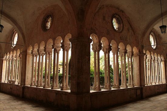 Двор францисканского монастыря в Дубровнике
