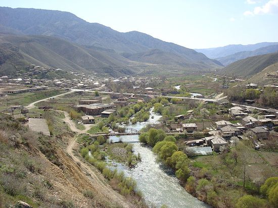 Вид села Арени в апреле 2009 г.