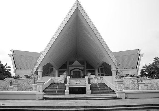 Дворец культуры (Istana Budaya)