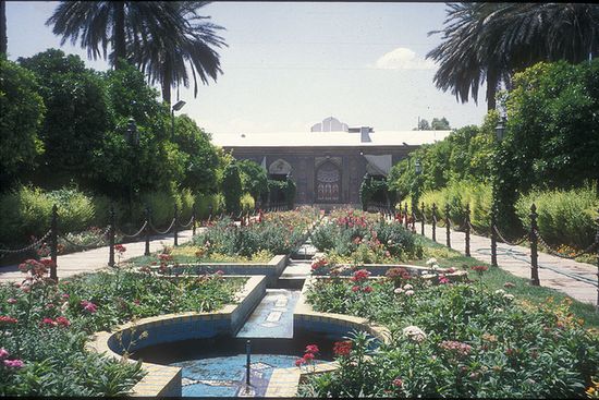 Сад Кавам, один из самых древних в Ширазе.