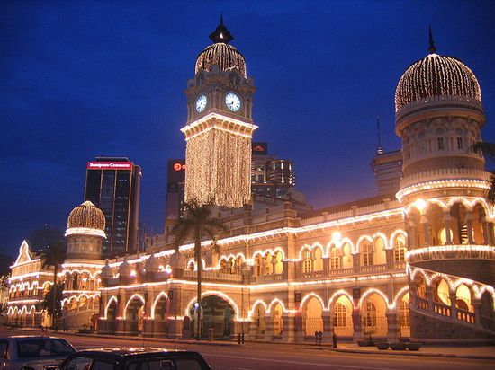 Здание султана Абдул-Самада ночью