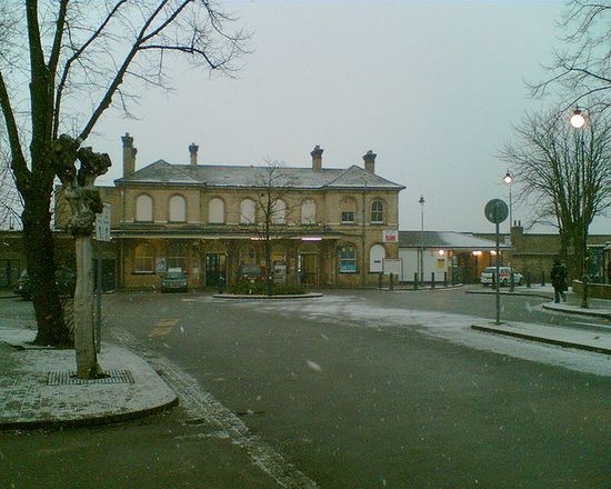 Городской вокзал в снегу