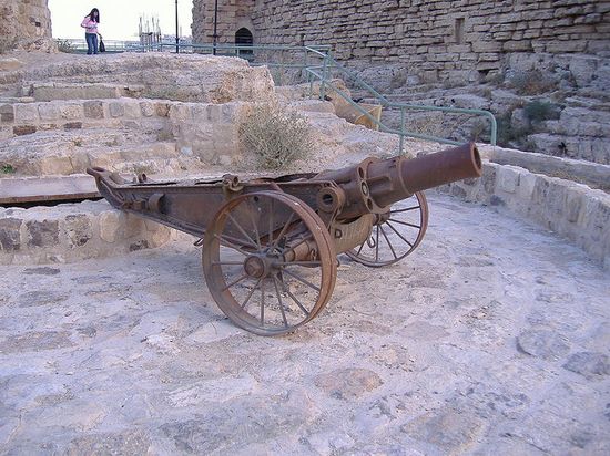 Остатки османских артиллерийских орудий в Эль-Караке