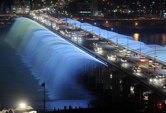 Мост «Фонтан радуги» ночью