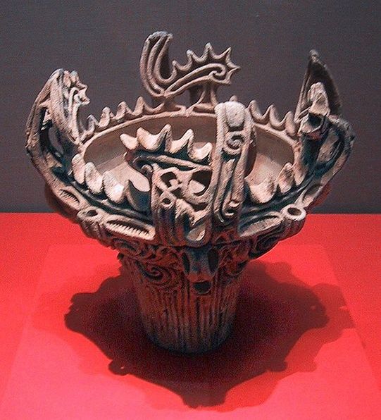 Образец керамики среднего периода дзёмон.