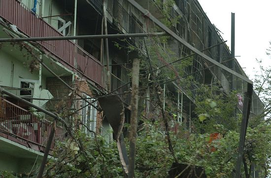 Разрушенное жилое здание в Гори