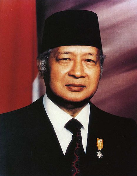 Сухарто — президент Индонезии в 1968—98 годы. Фотография 1993 года