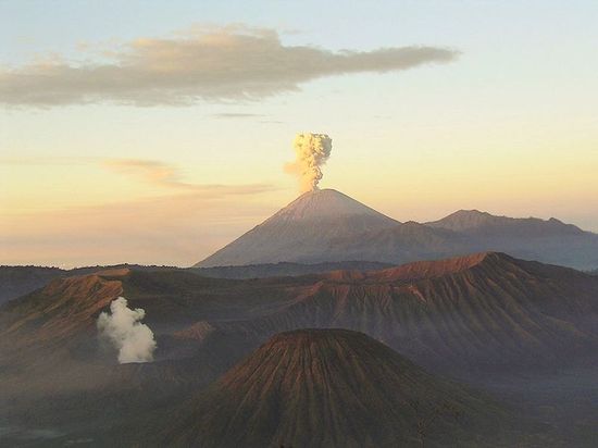 Вулканы Семеру и Бромо на Центральной Яве
