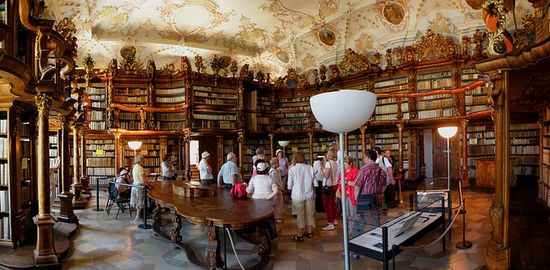 Провинциальная библиотека. Библиотека из бывшего монастыря Кайсхайма.