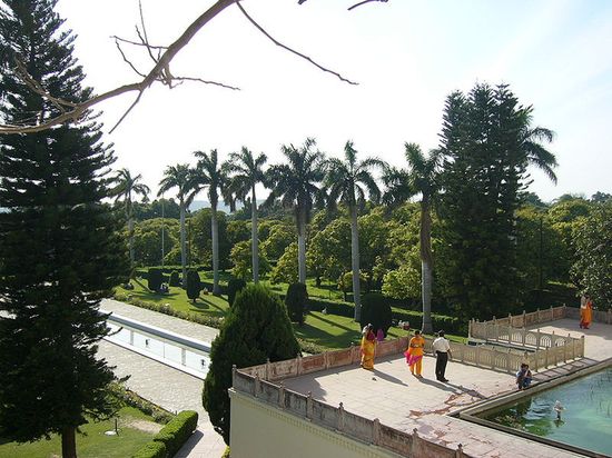 Парк Пинджор в окрестностях Чандигарха