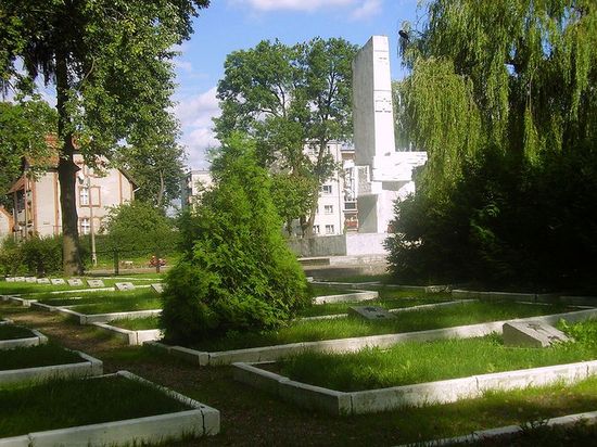 Мемориал советских воинов в Моронге