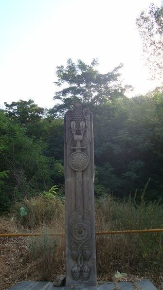 Стелла, установленная в честь участников Карабахской войны[источник не указан 187 дней]