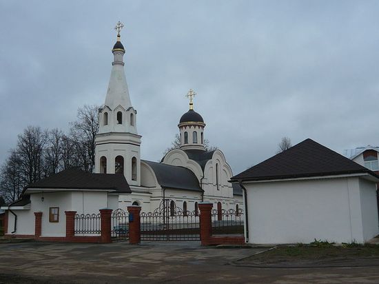 Тихвинский храм Русской православной церкви в Троицке на улице Богородской
