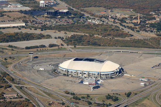 Texas Stadium — в 1971—2008 гг. домашний стадион команды Dallas Cowboys в Ирвинге