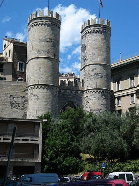 Средневековые ворота Генуи.