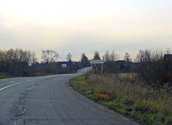 Въезд в деревню со стороны Старой Руссы