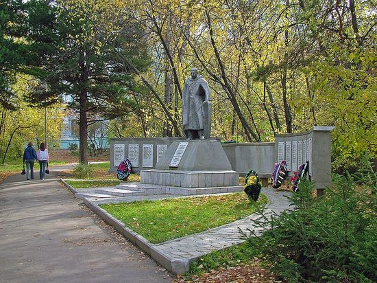 Памятник сотрудникам и студентам ТГУ, погибшим в Великой Отечественной войне