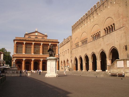 Площадь Кавура в центре Римини