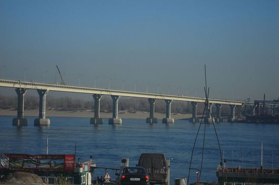 Строящийся Волгоградский мост через Волгу (ноябрь 2008 года). Открыт в октябре 2009 года