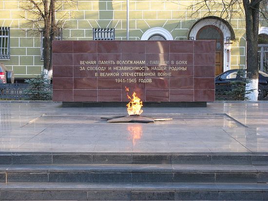 Вечный огонь на Площади Революции в память о вологжанах, павших в боях Великой Отечественной войны