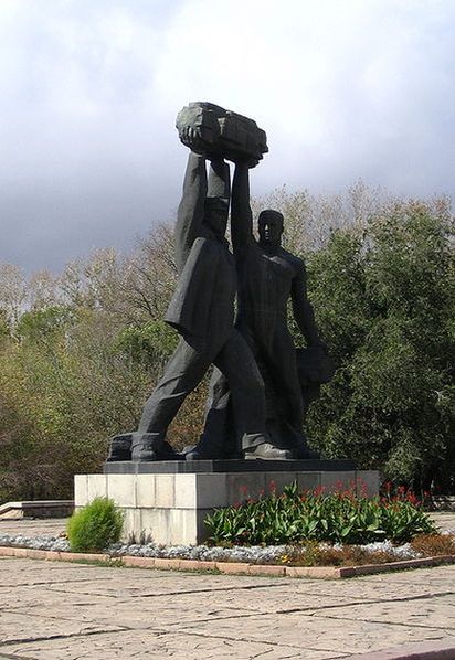 Монумент «Шахтёрская Слава» — символ города Караганды.