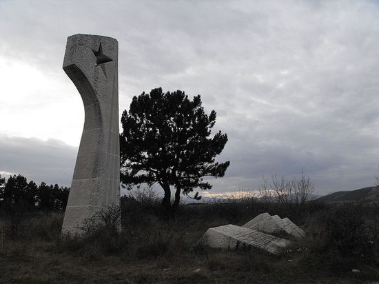 Мемориал советским лётчикам, погибшим 26 сентября 1944 года