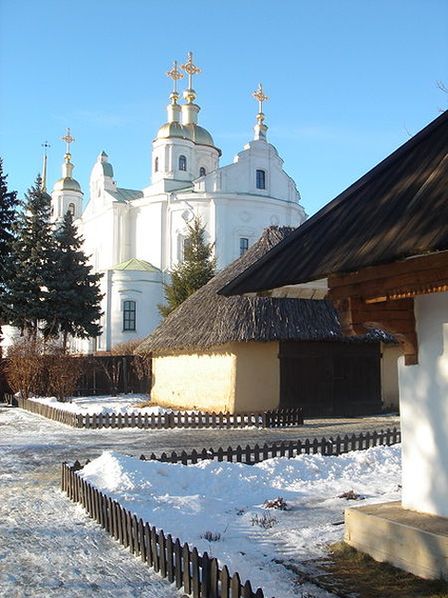 Вид на Свято-Успенкий собор с усадьбы Котляревского