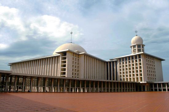 Мечеть Истикляль в Джакартe, одна из крупнейших в мире