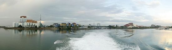 Центральный порт Батама, вид с парома