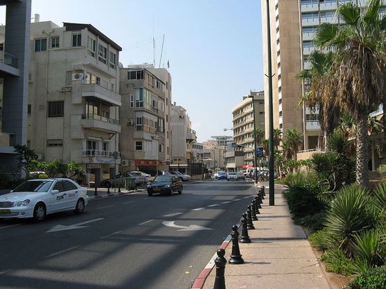 Ул. Яркон, Тель-Авив (возле гостинициы Шератон)