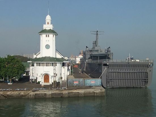 Уджунг — военный порт Сурабаи