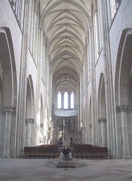 Интерьеры Кафедрального собора, взгляд на могилу Оттона I
