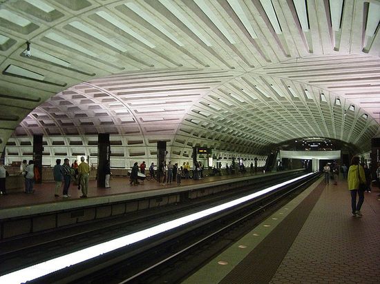 Станция пересечения синей, оранжевой и красной веток вашингтонского метро