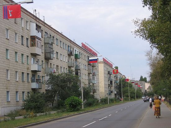 Центральная улица Ломоносова