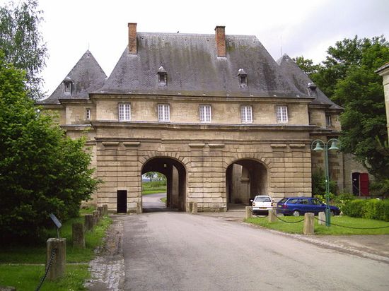 Бывшие крепостные ворота города Порт-де-Франс в Марсале, ныне музей соли.