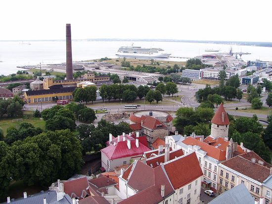 Таллинский порт и его окрестности