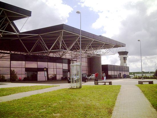 Аэропорт Мец-Нанси-Лорэн и контрольная башня.