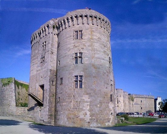Так называемый замок «герцогини Анны» (хотя построен раньше)