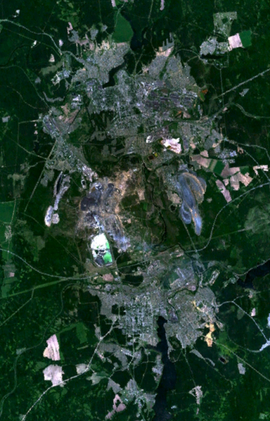Вид на Первоуральск (вверху) и Ревду (внизу) из космоса