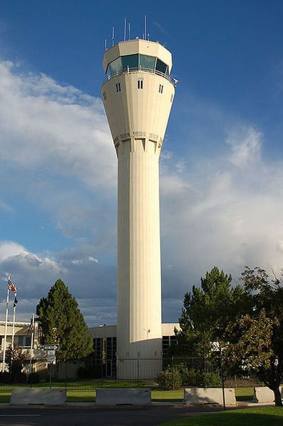 Наблюдательная башня городского аэропорта.