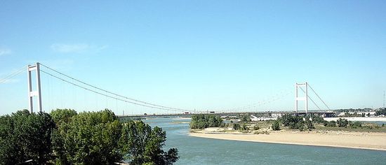 Семипалатинский подвесной мост через реку Иртыш