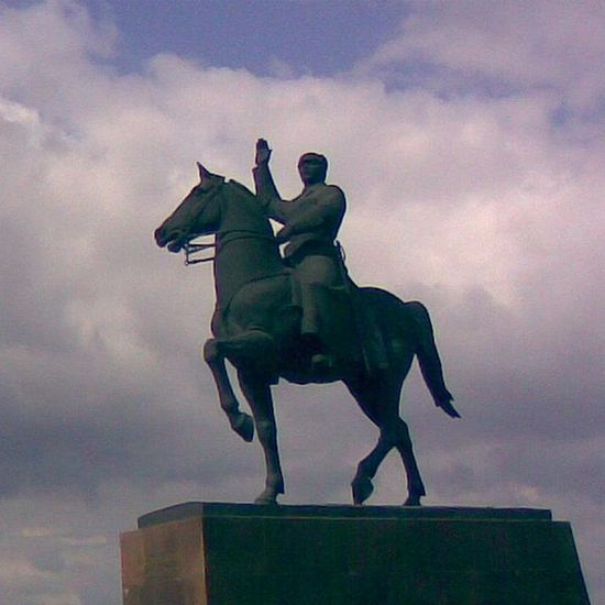 Памятник Ворошилову
