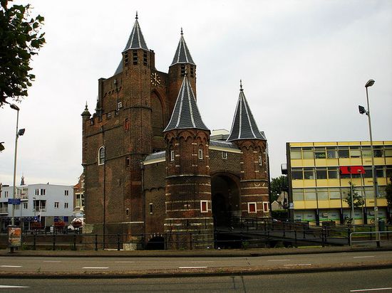 Ворота (нидерл. Amsterdamse Poort)