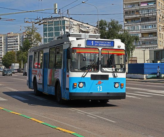 Троллейбус на проспекте Ленинского Комсомола